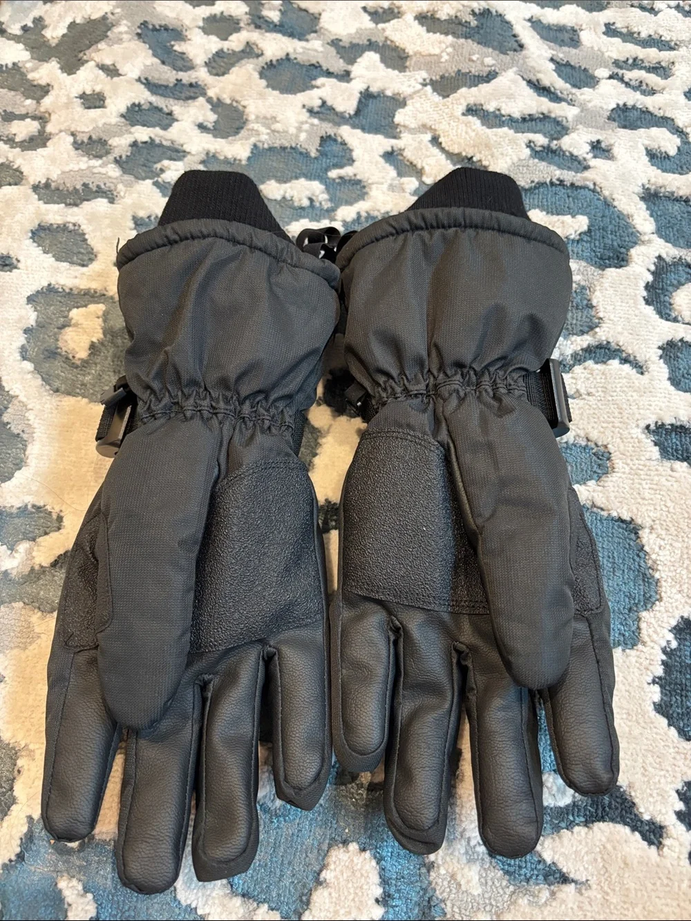 Black Insulated Winter Gloves